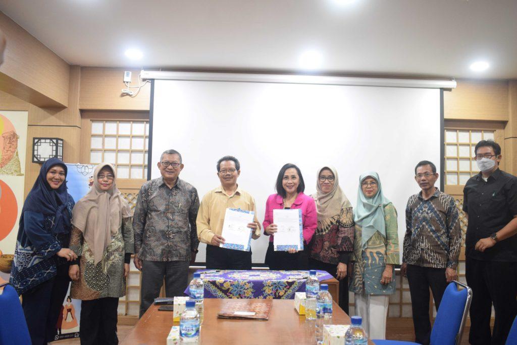 Penandatanganan MOU FBS UNAS dengan Indonesian International Education Foundation (IIEF) di bidang Tes Kebahasaan, TOEFL ITP.