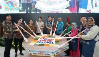 Fakultas Bahasa dan Sastra UNAS Ramaikan Korean Kimchi Festival 2023