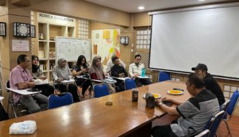 Kuliah Umum Filsafat dan Budaya di Fakultas Bahasa dan Sastra, Universitas Nasional