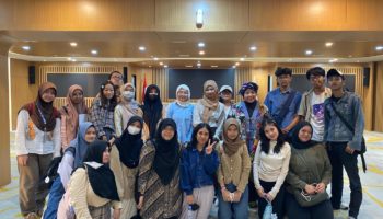 Mahasiswa dan Dosen Fakultas Bahasa dan Sastra Hadiri Perayaan Hari Puisi Nasional 2025 di Taman Ismail Marzuki