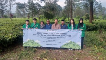 Serah Terima Peserta KKN Tematik Mahasiswa Sastra Inggris, Unas Semester Genap 2024/2025 di Desa Tugu Selatan, Cisarua – Bogor