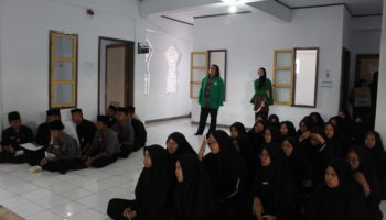 Prodi Sastra Jepang FBS Unas Gelar PKM di Madrasah Aliyah Al Azhaar Ummu Suwanah, Perkuat Literasi Budaya