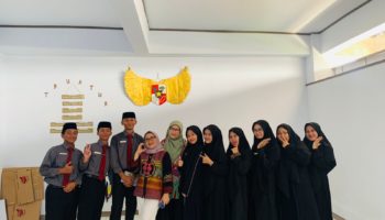 Prodi Sastra Jepang FBS Unas Gelar PKM di Madrasah Aliyah Al Azhaar Ummu Suwanah, Perkuat Literasi Budaya