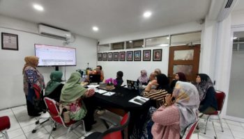 Fakultas Bahasa dan Sastra UNAS Selenggarakan Rapat Penyusunan Buku Panduan Tugas Akhir